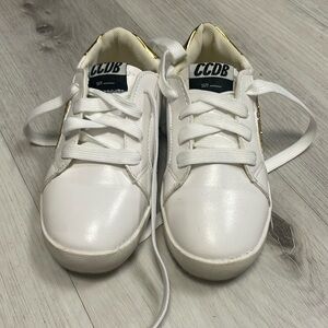 White kids sneakers size 1 little girls